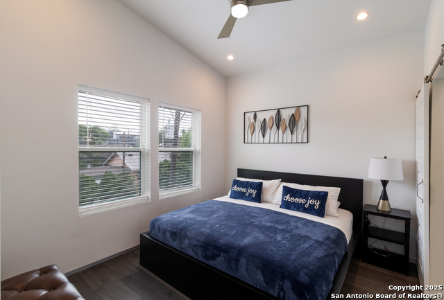 Listing photo id 9 for 225 Pine S 101