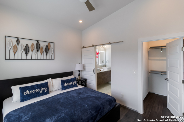 Listing photo id 10 for 225 Pine S 101