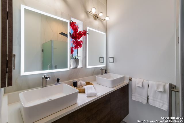 Listing photo id 11 for 225 Pine S 101