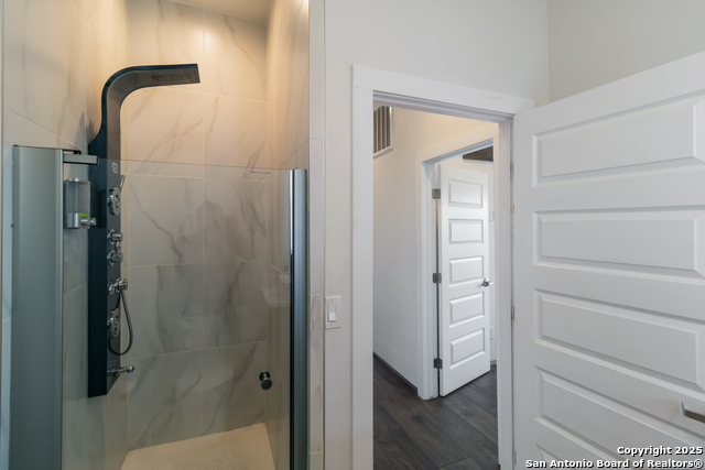 Listing photo id 15 for 225 Pine S 101