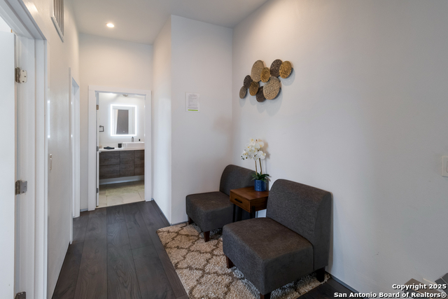 Listing photo id 17 for 225 Pine S 101