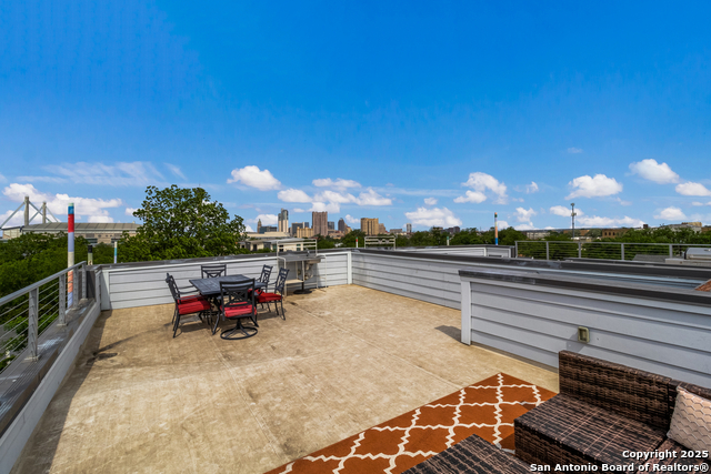 Listing photo id 19 for 225 Pine S 101