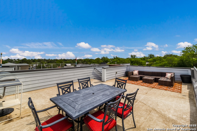 Listing photo id 20 for 225 Pine S 101