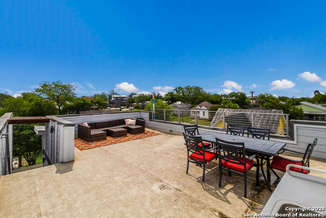 Listing photo id 21 for 225 Pine S 101