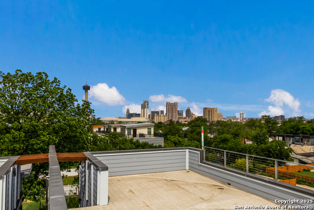 Listing photo id 22 for 225 Pine S 101