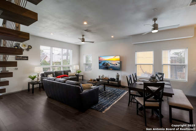 Listing photo id 2 for 225 Pine S 101