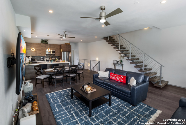 Listing photo id 4 for 225 Pine S 101
