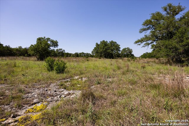 Image 21 of 54 For 32568 Tierra Robles Dr