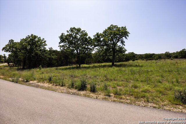 Image 26 of 54 For 32568 Tierra Robles Dr