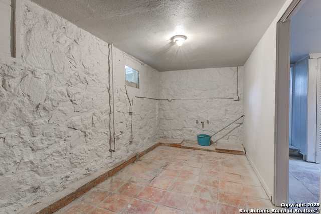 Image 42 of 45 For 120 Highland W