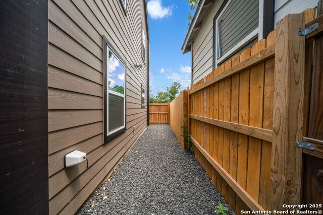 Image 21 of 27 For 1104 Gevers St S