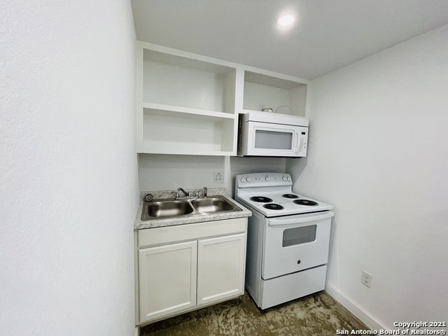 Image 4 of 8 For 2203 El Paso St  1