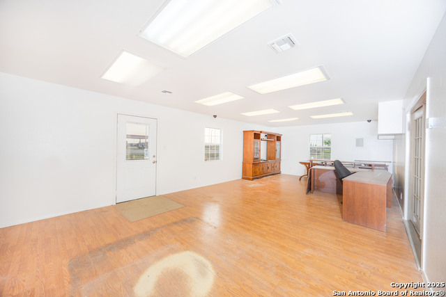 Listing photo id 10 for 3215 Zanderson