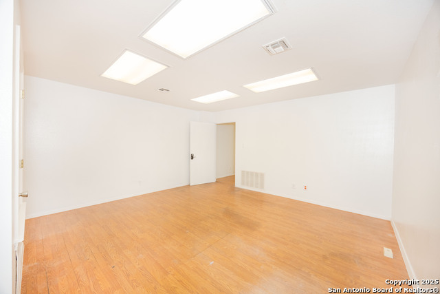 Listing photo id 11 for 3215 Zanderson