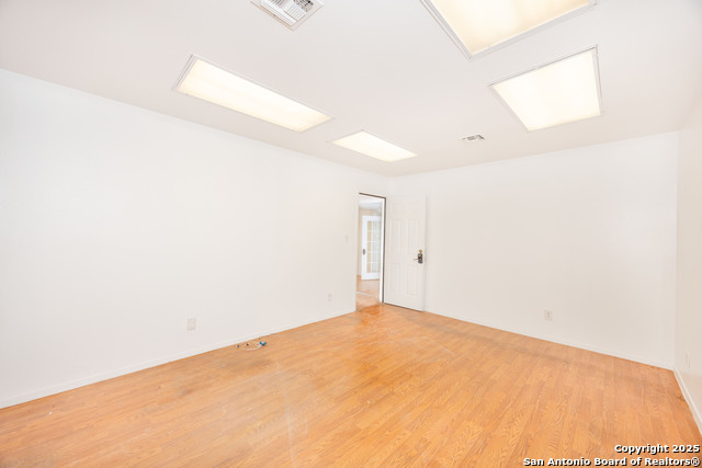 Listing photo id 13 for 3215 Zanderson