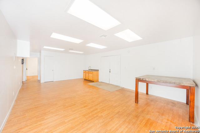 Listing photo id 14 for 3215 Zanderson