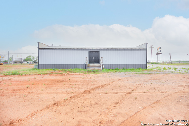Listing photo id 0 for 3215 Zanderson
