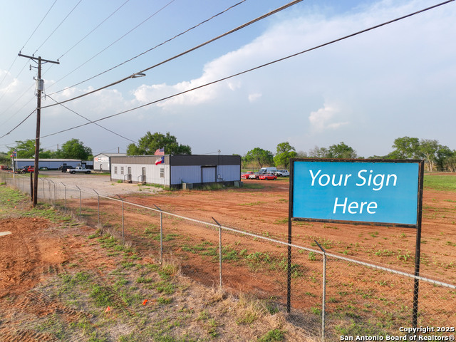 Listing photo id 18 for 3215 Zanderson