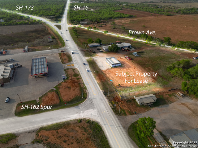 Listing photo id 20 for 3215 Zanderson