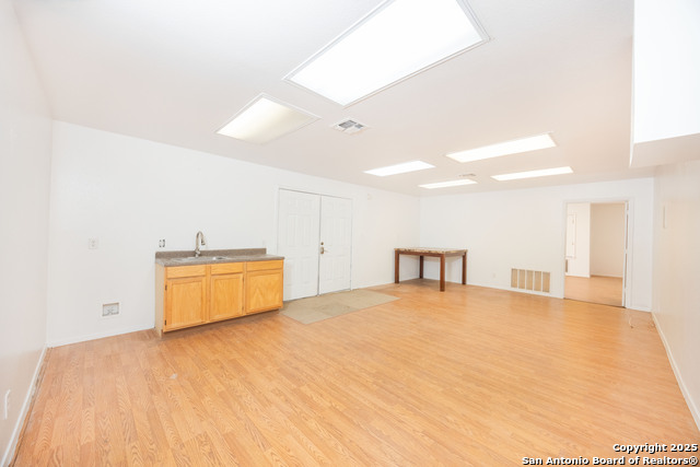 Listing photo id 3 for 3215 Zanderson
