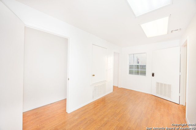 Listing photo id 4 for 3215 Zanderson