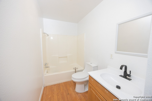 Listing photo id 6 for 3215 Zanderson