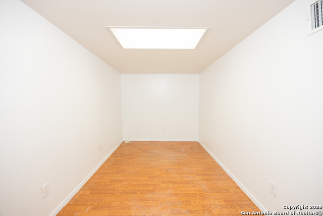 Listing photo id 7 for 3215 Zanderson