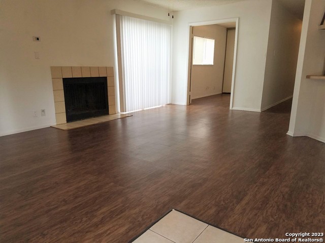 Image 3 of 10 For 6835 Mountain Spring St