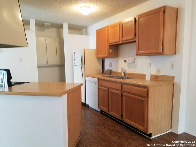 Image 4 of 10 For 6835 Mountain Spring St