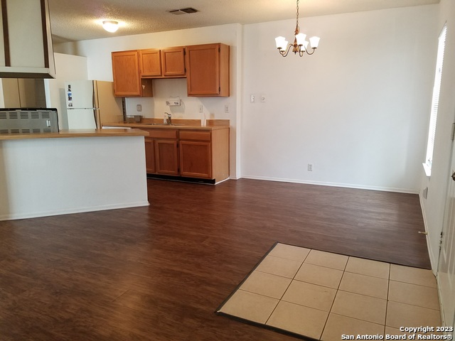 Image 5 of 10 For 6835 Mountain Spring St