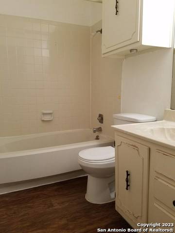 Image 8 of 10 For 6835 Mountain Spring St