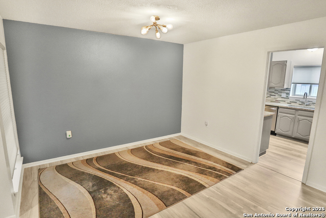 Image 10 of 25 For 5827 Sun Ridge