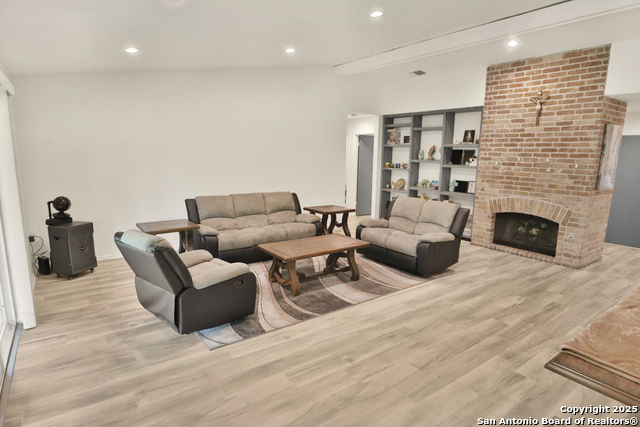 Image 4 of 25 For 5827 Sun Ridge