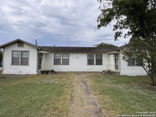 Image 2 of 8 For 1523 Southcross Blvd E 2