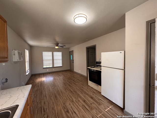 Image 4 of 8 For 1523 Southcross Blvd E 2