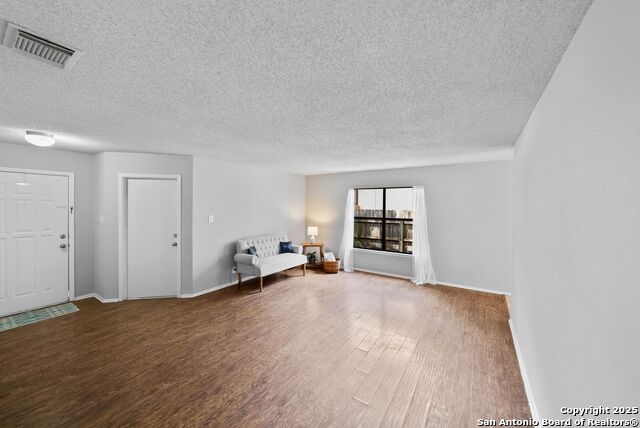 Image 6 of 36 For 7651 Cascade Oak