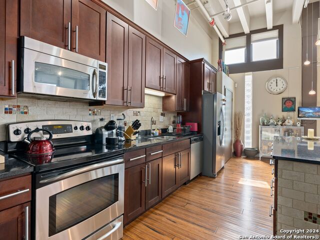 Image 15 of 33 For 1339 Flores St S 103