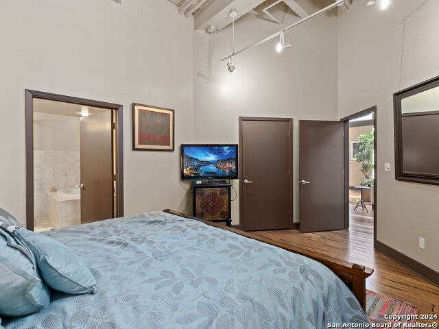 Image 24 of 33 For 1339 Flores St S 103