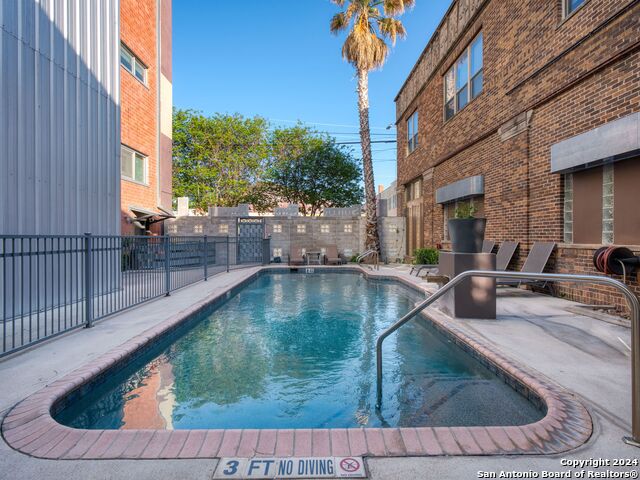 Image 28 of 33 For 1339 Flores St S 103