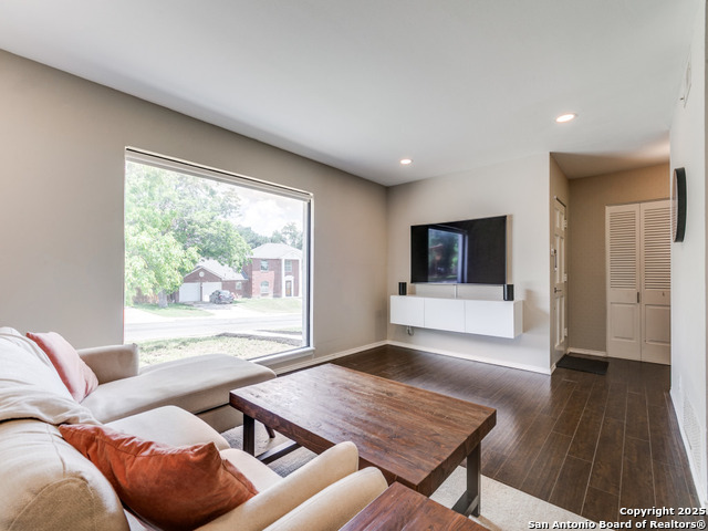 Image 6 of 25 For 4010 Midvale