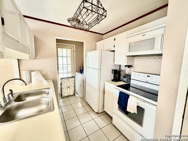 Image 12 of 17 For 8633 Datapoint Dr