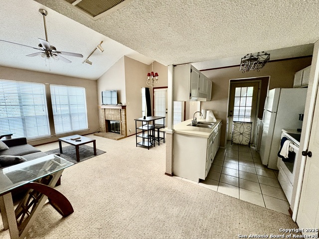 Image 4 of 17 For 8633 Datapoint Dr