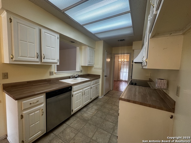 Image 18 of 59 For 5014 Tree Top St.