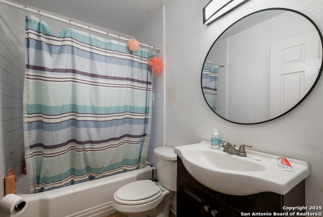 Listing photo id 11 for 2902 Christian Dr