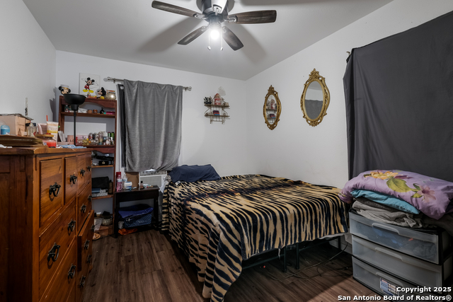 Listing photo id 12 for 2902 Christian Dr