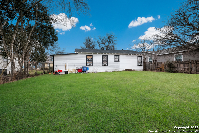 Listing photo id 20 for 2902 Christian Dr