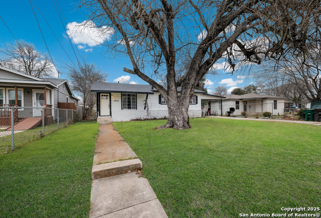 Listing photo id 1 for 2902 Christian Dr