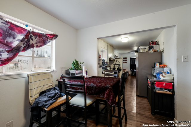 Listing photo id 3 for 2902 Christian Dr