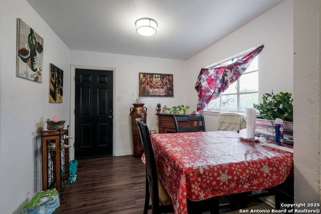 Listing photo id 4 for 2902 Christian Dr