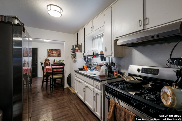 Listing photo id 6 for 2902 Christian Dr